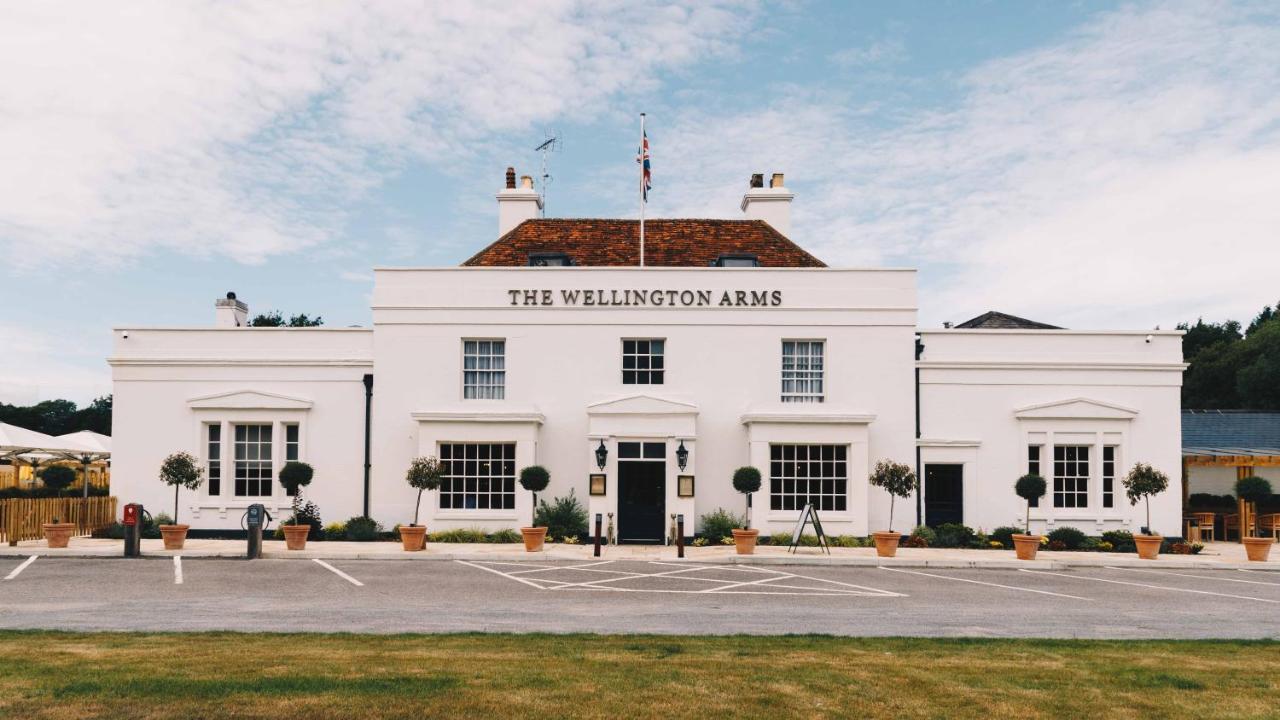 Hotel The Wellington Arms Heckfield Exterior foto